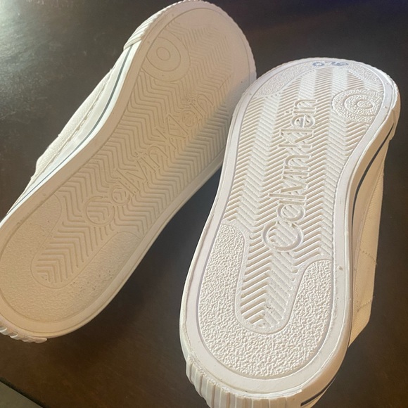Ladies NWT Calvin Klein Sneakers - Picture 3 of 4